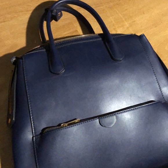 Backpack - Picture 2 of 6